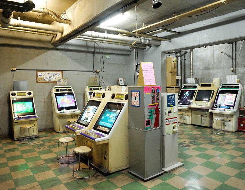 ゲームインファッツb1f店 西武新宿線久米川駅南口徒歩2分 Retro Video Arcade Tokyo Japan